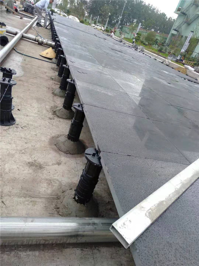 樹(shù)脂排水溝/怎樣才能找到一家靠譜的排水溝工廠(chǎng)？服務(wù)專(zhuān)業(yè)的/